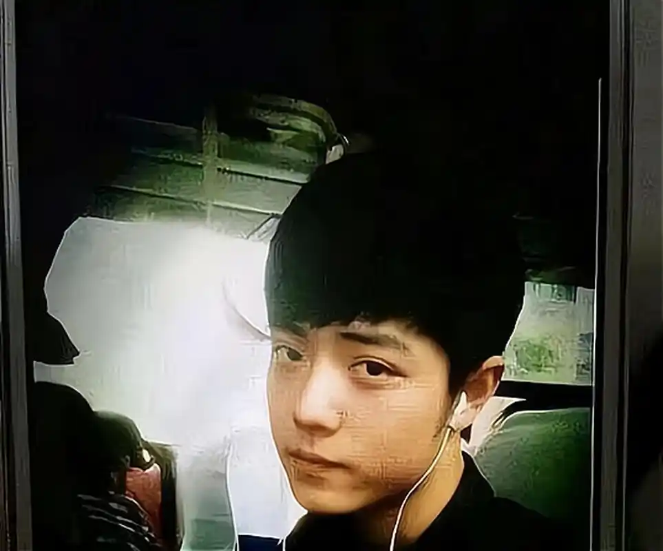 肖战在学生时期的时候人气也挺高的～他的旧照蛮帅的[鲜花] 6767