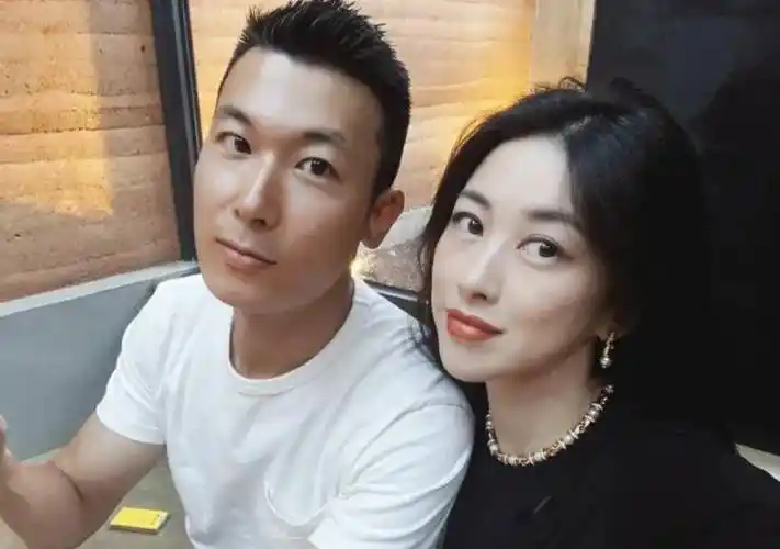 虽然朱珠的前男友们都很优秀,但是却并没有给朱珠带来幸福,反而让她