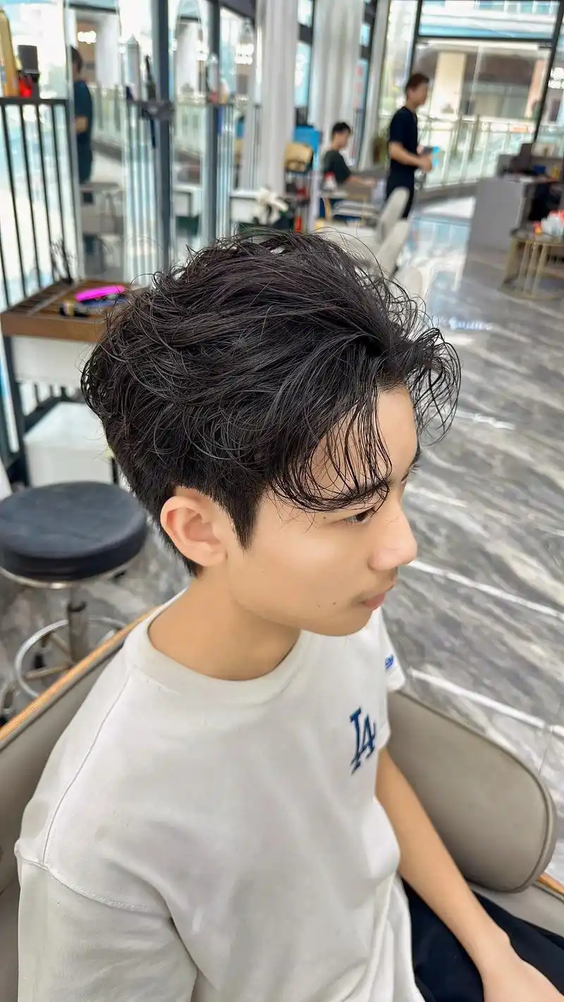 男生烫发发型推荐 #根据脸型设计发型 #头型得支棱起来 # - 抖音