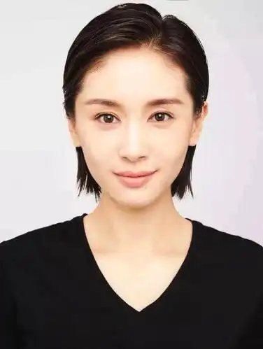 女生做好这3点拍证件照会很精致尤其第2个不输大明星