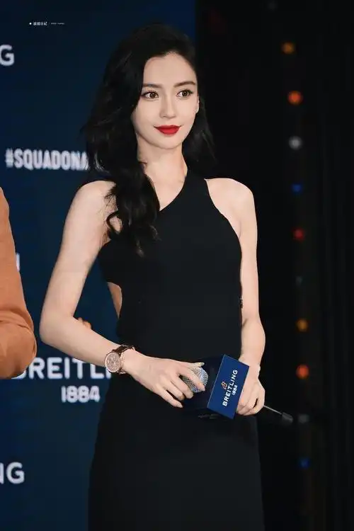 angelababy今日活动饭拍 黑色斜肩长裙造型77红唇卷发……|angela