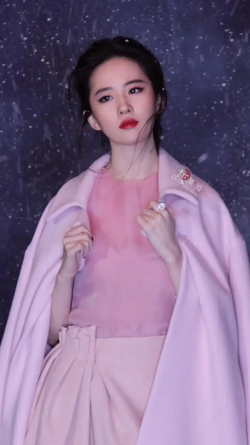 风雪里的海棠花.#刘亦菲  #刘亦菲生图直出 - 抖音