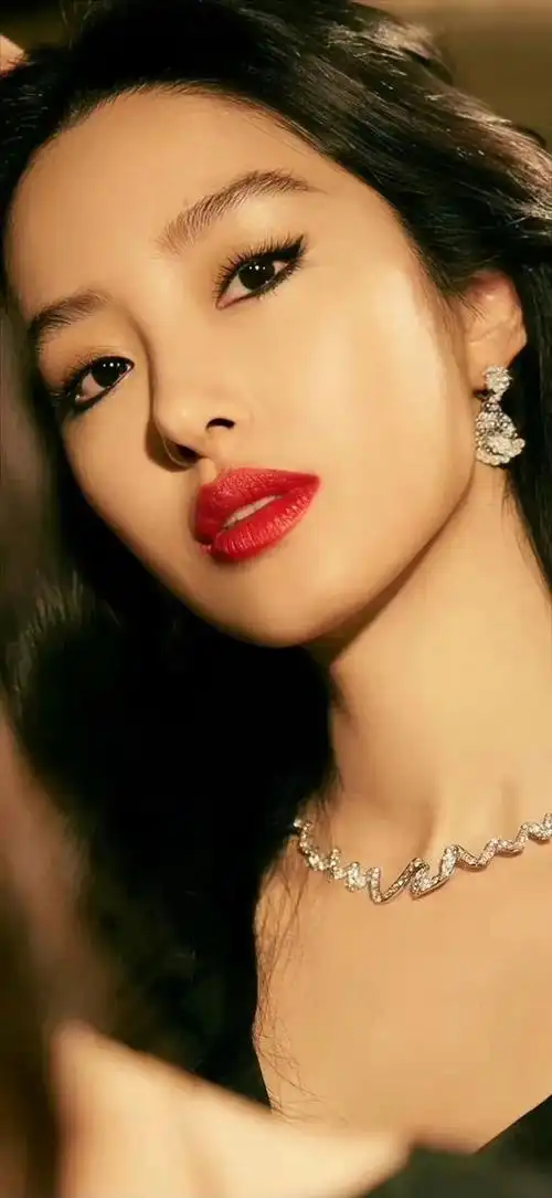 杨采钰壁纸刚知道少年英雄小哪吒是她唱的啊