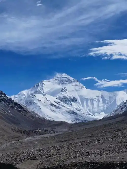 世界第一高峰的日照金山