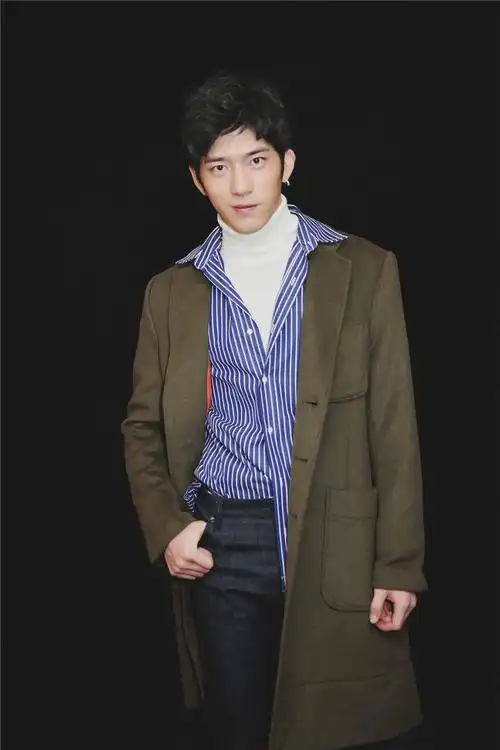 男朋友穿衣标本!井柏然演绎初冬穿搭的正确方式-国际在线