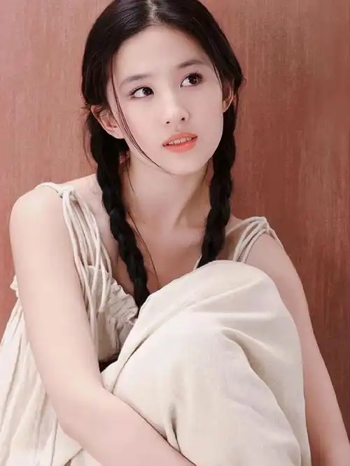 刘亦菲早期双麻花辫清纯写真这算清纯天花板了吧