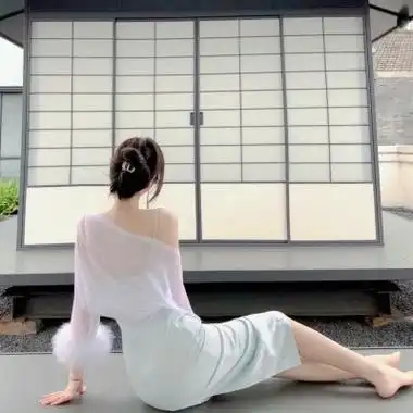 头像女简单干净气质背影