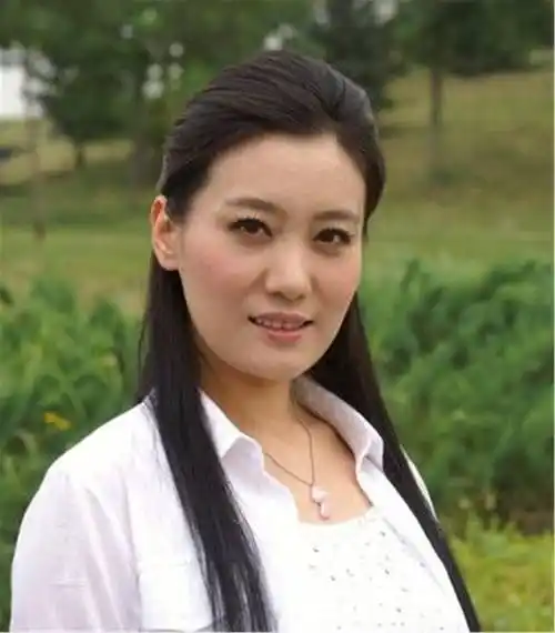 军旅歌手谭晶:嫁大8岁科学家老公,婚后生两女,生活幸福甜蜜_音乐_父母