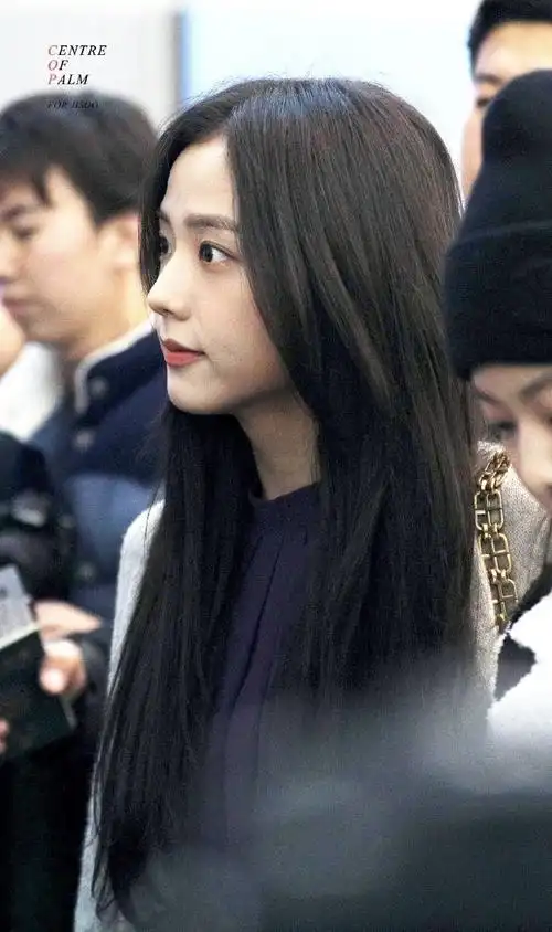 kimjisoo超话#金智秀的那年今日#190118 icn出境 饭拍高清 18p重温