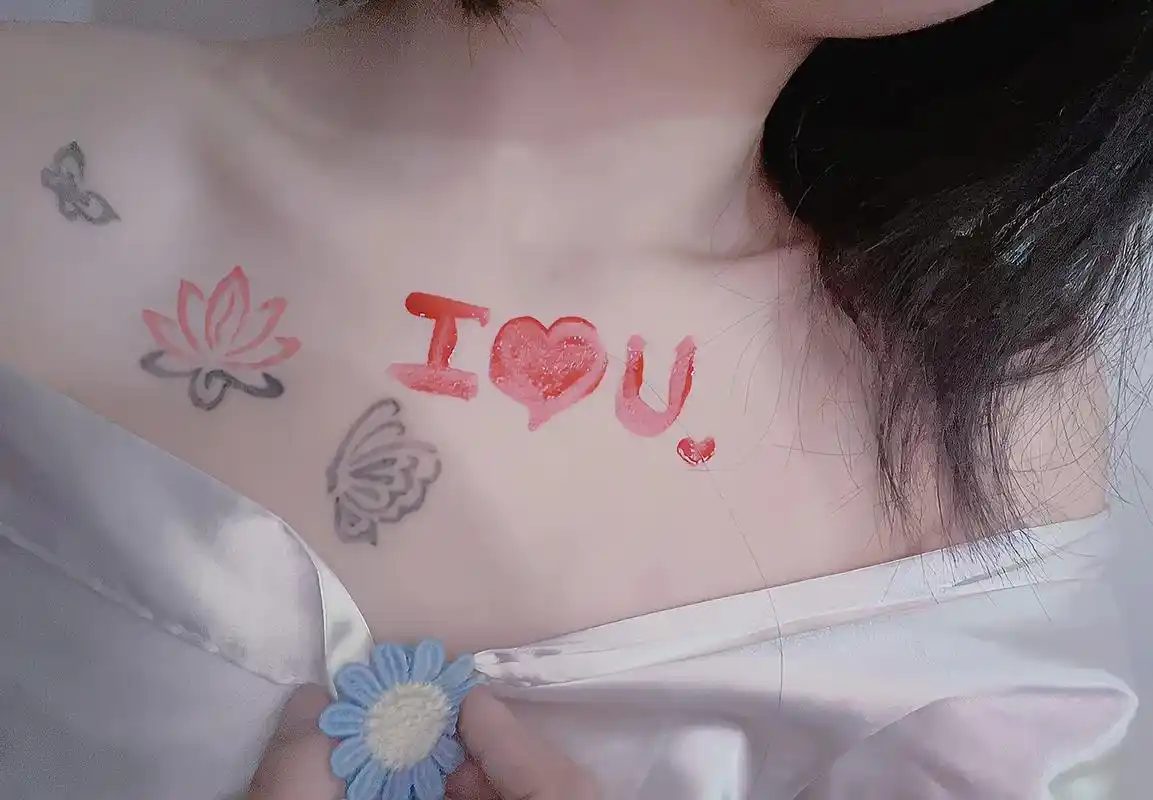 锁屏壁纸 #闺蜜 有时候我觉得   你的陪伴像救命的解药@ - 抖音