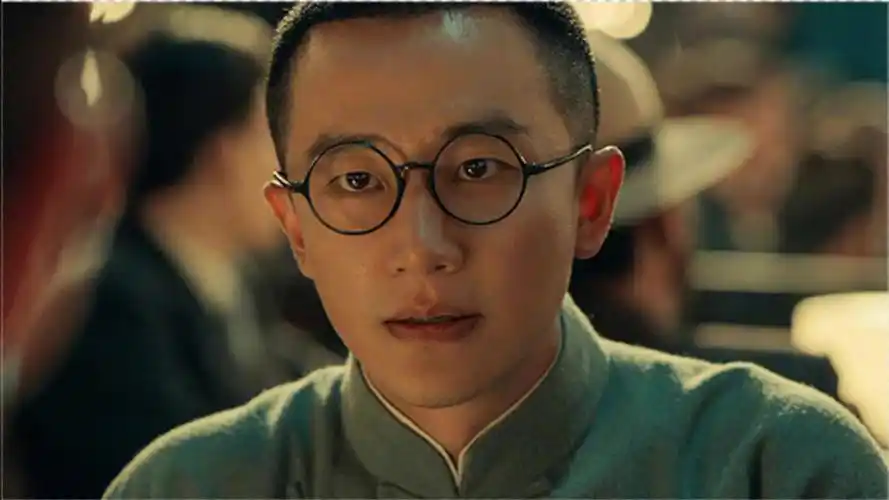 黄轩1921角色官宣 从影十年眼神中清澈坚定从未改变