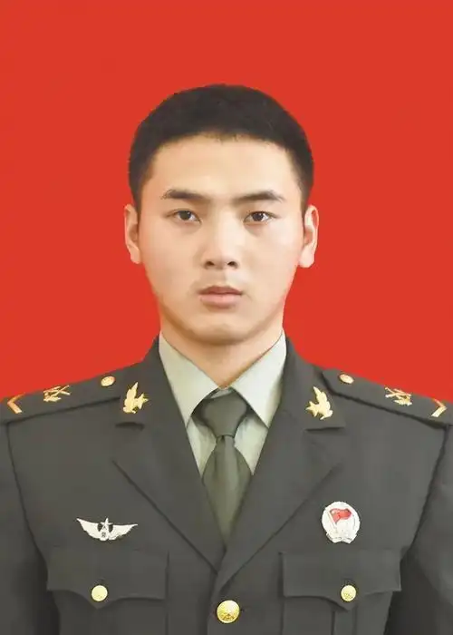 95后中士荣立一等功喜报到家