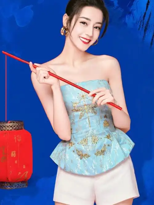 安慕希品牌代言人迪丽热巴祝大家元宵节快乐