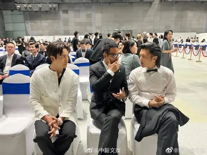 谢霆锋陈伟霆任达华同框##谢霆锋陈伟霆侧颜