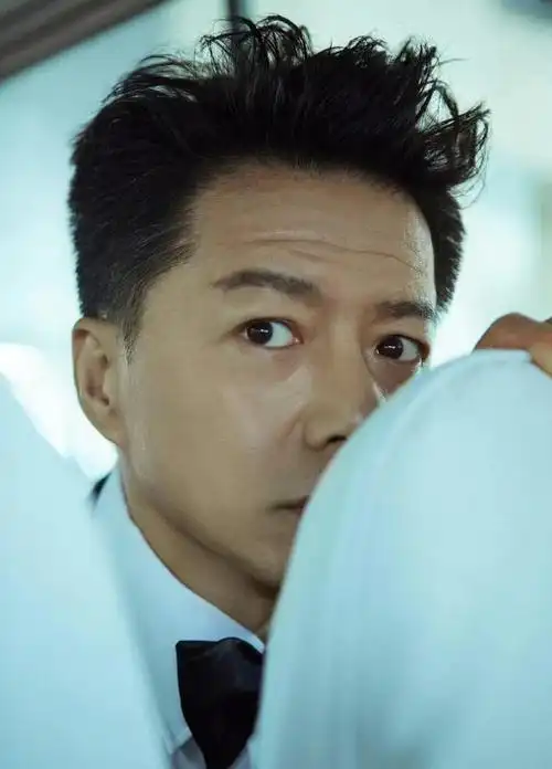 段奕宏:娶演员王谨,结婚12年无儿无女,依旧把妻子宠成宝