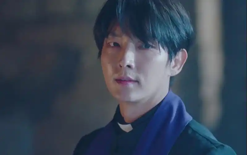 神父角色 李准基