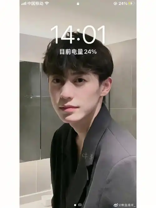 空心西装的壁纸