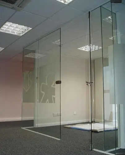 写字楼内无框玻璃门效果图