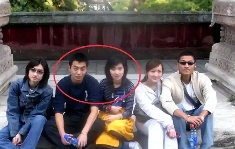 就大爆朱亚文"吃软饭"但其实朱亚文和潘禹彤在大学时期就已经在一起了