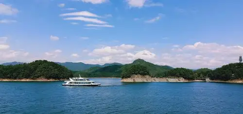 蓝天白云绿水青山