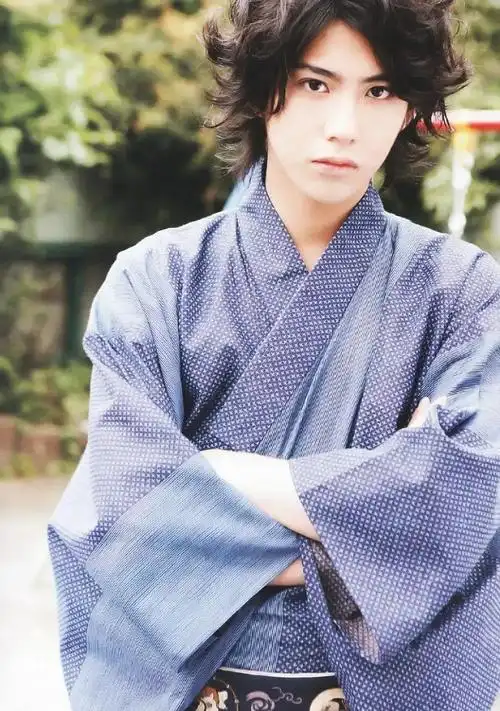 日本国宝级神颜与人气年上女星因戏生情贺来贤人结婚4年后高调表白