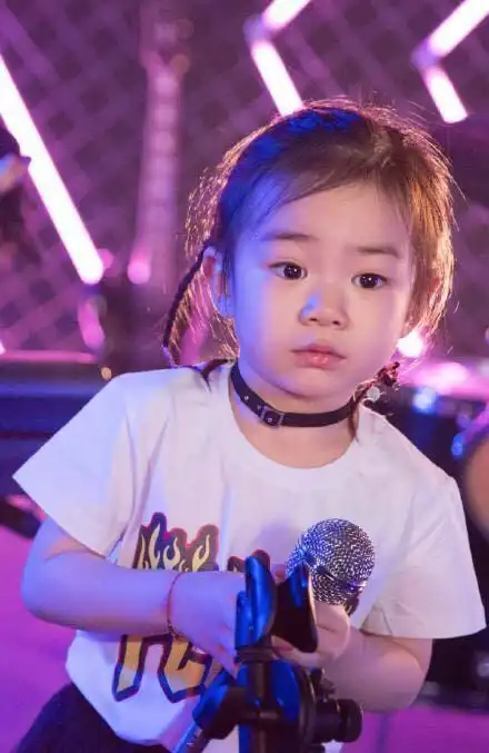 lucky起大名花三秒钟名字寓意深远但这一点戚薇不及女儿