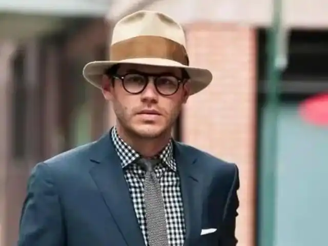 男士穿西服戴什么帽子