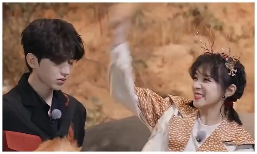 这一次录制节目也可以说是他们第一次见面了,但宋雨琦和蔡徐坤第一次