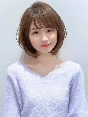 额头窄脸长的女性,烫什么发型比较好?今天为你解答