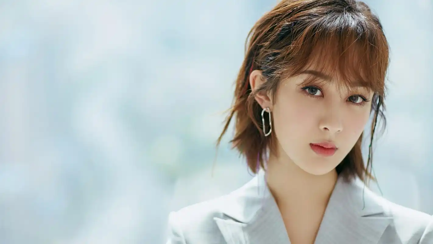 回车桌面>电脑壁纸>明星>大陆明星>杨紫总裁造型>相关标签杨紫总裁