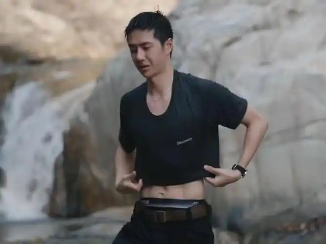 王一博新节目《探索新境》开播,身为顶流,他为什么愿意去冒险