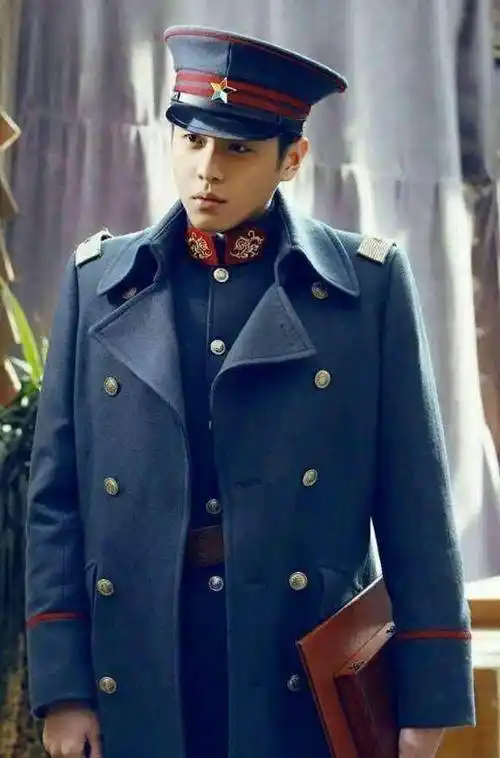 原创穿上军装的男神第一个就认不出陈伟霆诠释霸气张艺兴诠释英气