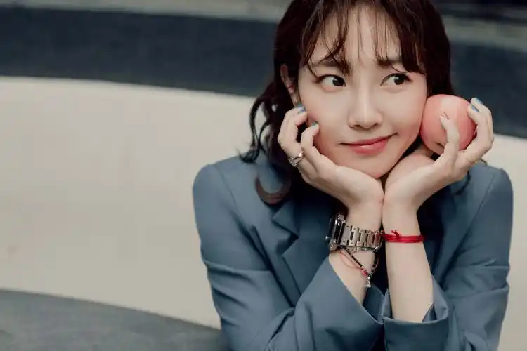 白百何新发型真洋气,西装配牛仔裤简约高级,换了法式刘海美炸了_时尚