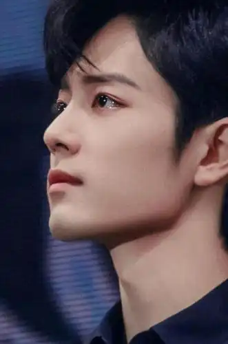 看看肖战因颜值出圈的绝美瞬间,堪称360度无死角的建模脸