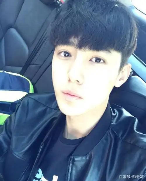 组图:帅气,活泼有气质的沈阳音乐系校草蔡尧超,文艺气息十足!