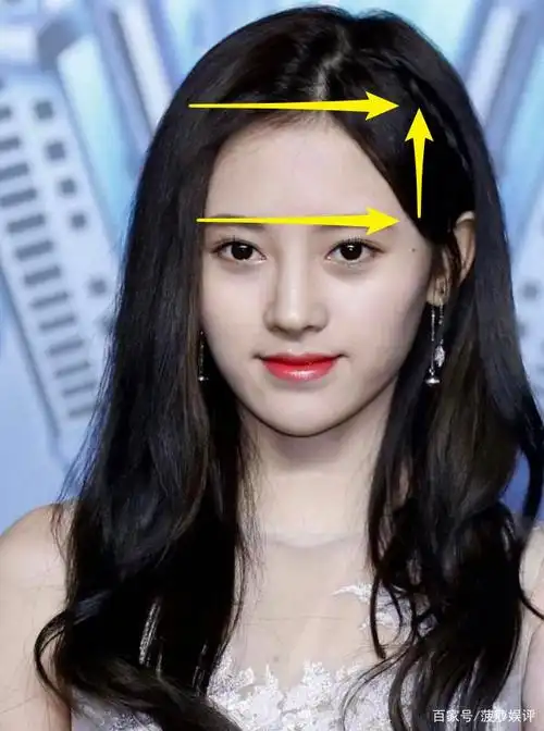 鞠婧祎被发现额头抹粉,发际线越来越低,从女相到男相变化好明显