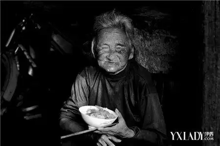 【图】老母亲的图片感人至深 母爱无边我们需知恩图报