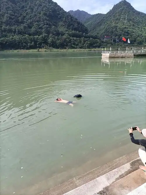 珍惜生命,预防溺水——明珠小学四(2)班蚂蚁小队暑期安全教育活动