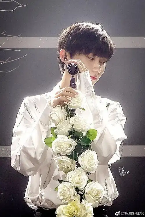 马嘉祺我们的歌4纯白西装造型