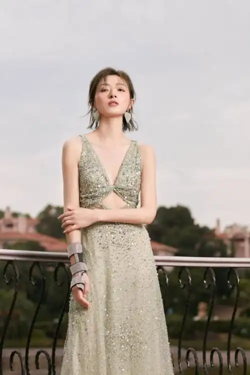 歌手万西个人资料 阮经天与万茜吻戏视频 - 歌词译