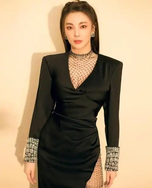 张雨绮:娱乐圈中的才情双全明星在娱乐圈中,有一位备受瞩目的女演员