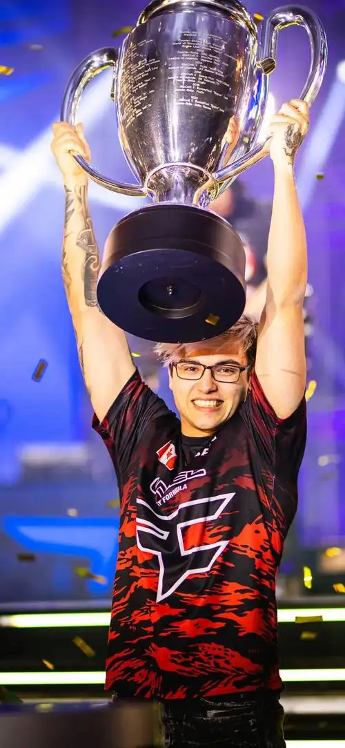 怎么理出csgo中总监twistzz的发型? - 知乎