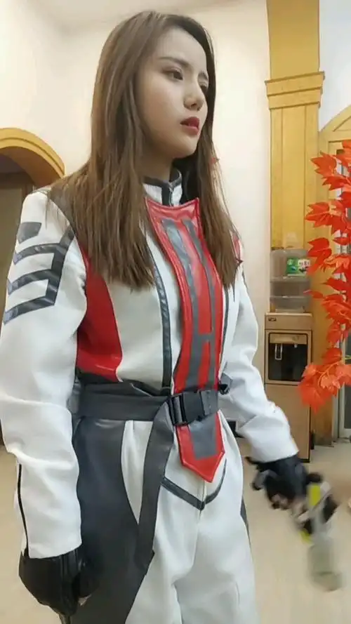 佳文今天把居间惠队长请来啦奥特曼即是光也是人类哈哈带大家回到童年