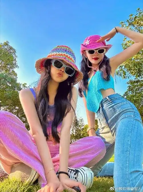 闺蜜春游拍照姿势