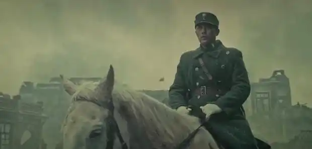 八佰是中国电影的救市之作别闭眼吹了