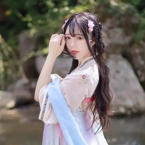 娇美古装丽人_唯美微信头像图片_扣扣居