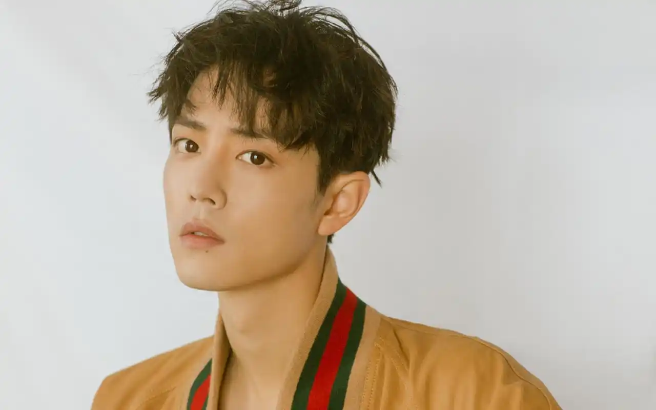 肖战帅气迷人写真桌面壁纸高清大图预览1920x1200_大陆明星下载_美桌