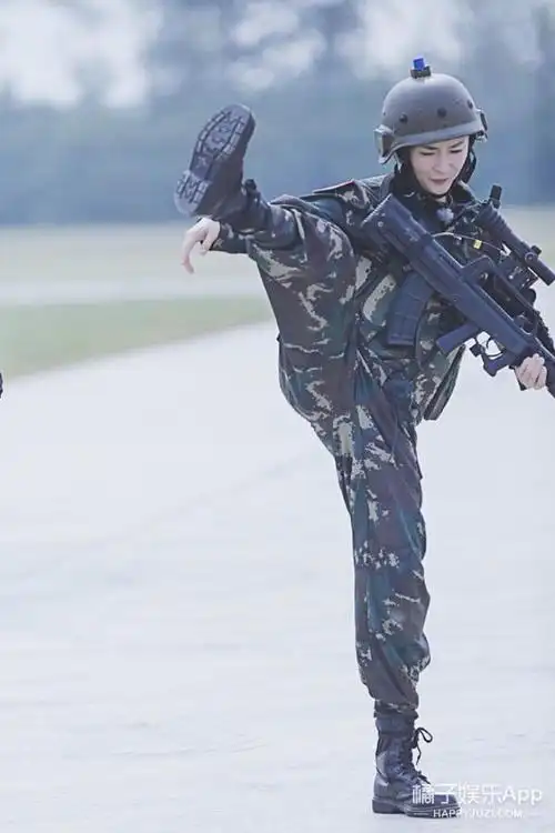 【周末看啥】杨幂黄子韬入伍,热巴快本变表情包,陈楚河被强吻