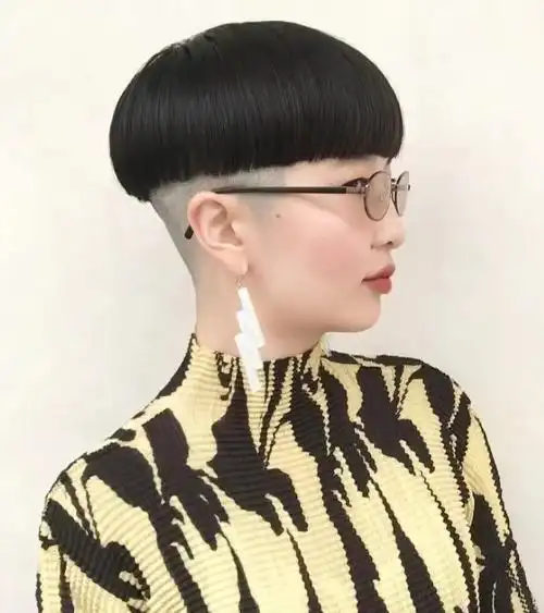 圆形盖头属于**标准的锅盖头,因为前后长度一样,类似锅盖.