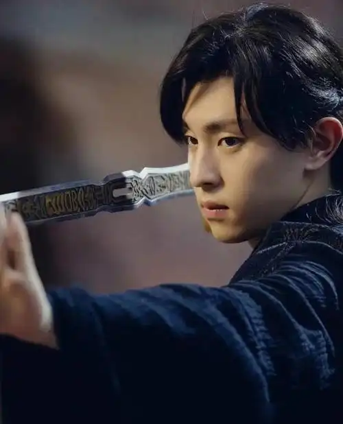 邓伦新剧发布最新官宣海报上演青春热血剧情角色形象引人期待